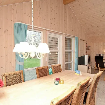 בית נופש Three-bedroom Holiday In 25
