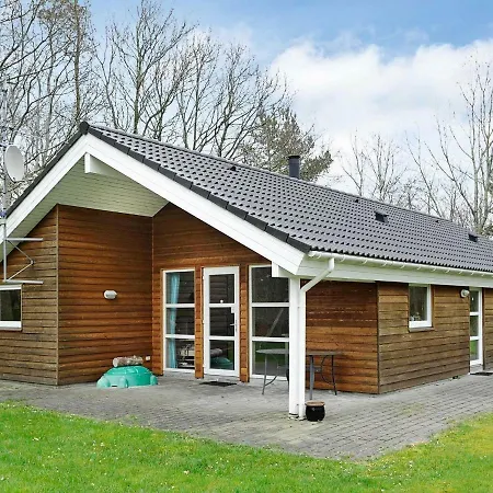 Three-bedroom Holiday In 25 * Oksbøl