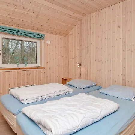 Three-bedroom Holiday In 25 * Oksbøl